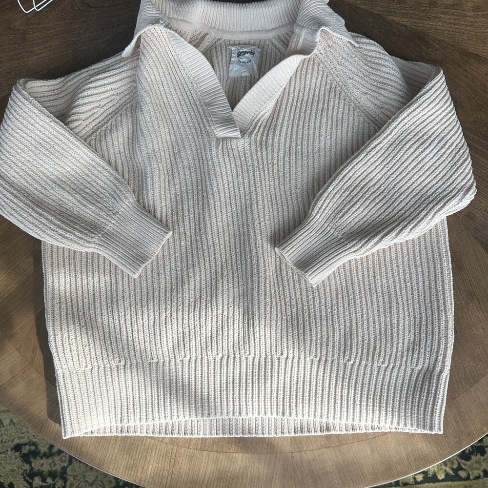 Aerie Cream V-Neck Sweater